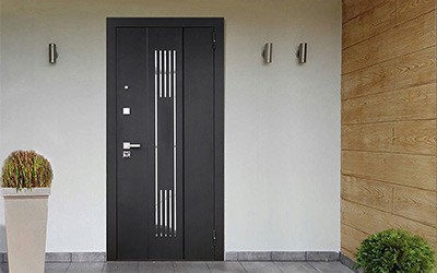 Как украсить входную дверь в частном доме